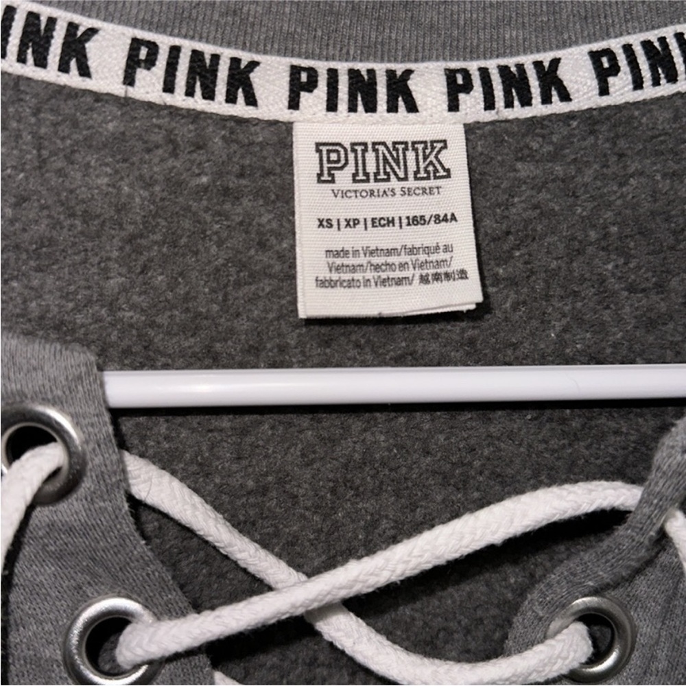 🔴 VS Pink Varsity Gray Top - Picture 5 of 8